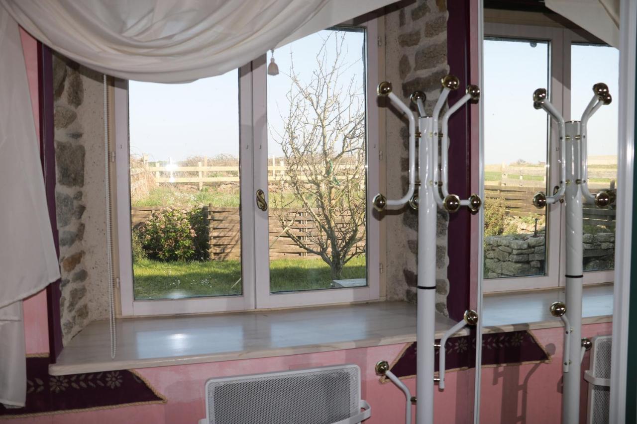Les Gites Aux Volets Roses Landunvez ภายนอก รูปภาพ